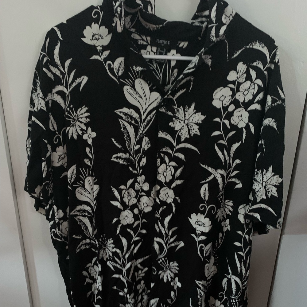 FOREVER 21 MEN - Black and White Floral Button Up Dress Shirt Size XL